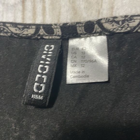 DIVIDED H&M tank - Picture 3 of 3